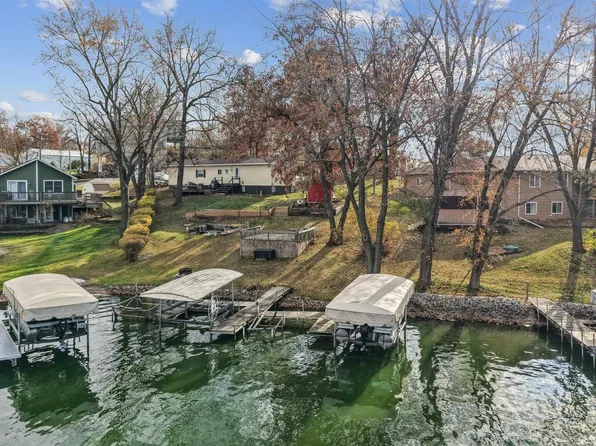 276 Center Point Dr, Montezuma, IA 50171