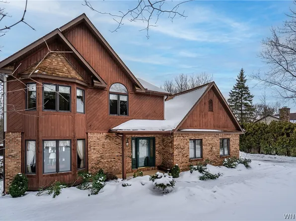 5194 S Freeman Rd, Orchard Park, NY 14127