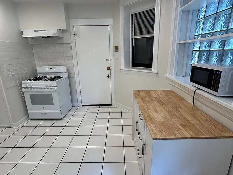 725 S Loomis St — Photo 9