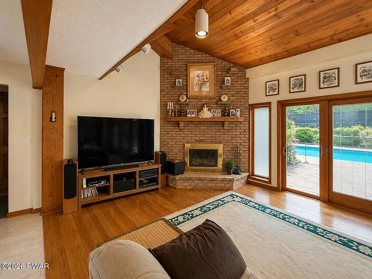 1075 Acacia Dr — Photo 20