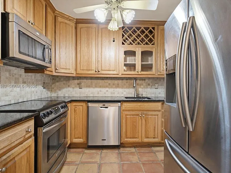 2550 Trapp Ave — Photo 6