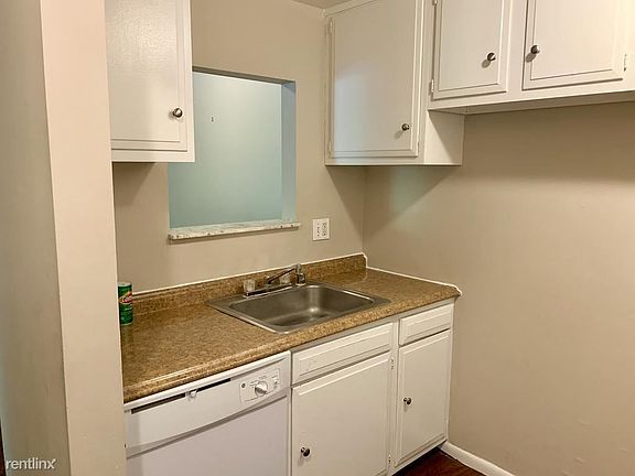 5th image of 657 S Belvoir Blvd APT 6