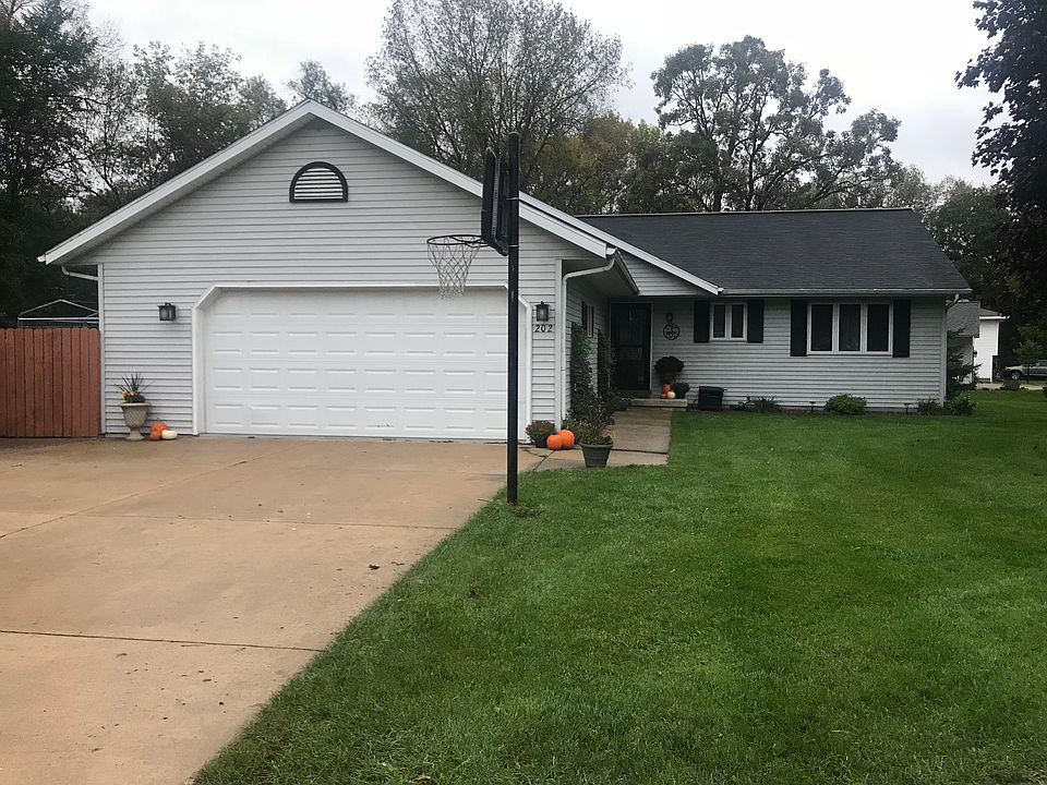 1st image of 202 Riverview Dr