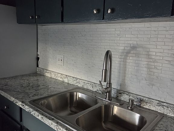 4th image of 1027 Sumner St