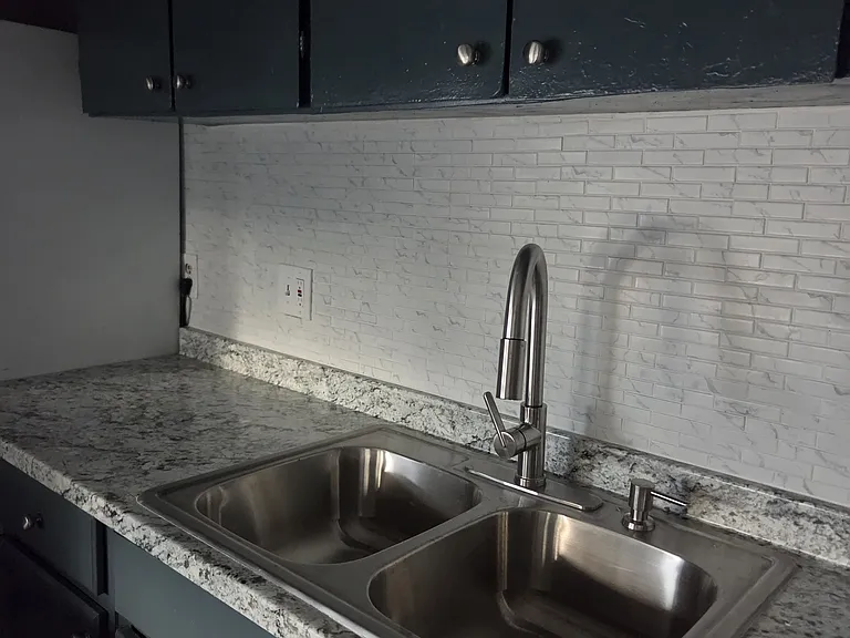 1027 Sumner St — Photo 4
