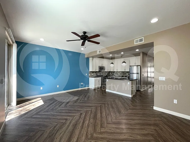1264 E Curry Rd — Photo 4
