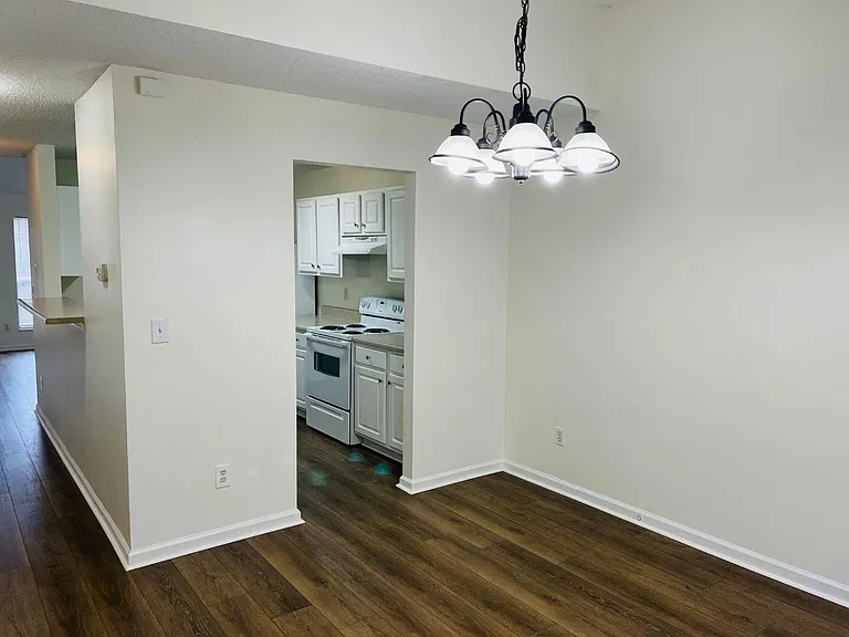 4037 Ravenwood Ct — Photo 6