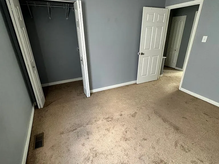 1009 W Graham Rd — Photo 9