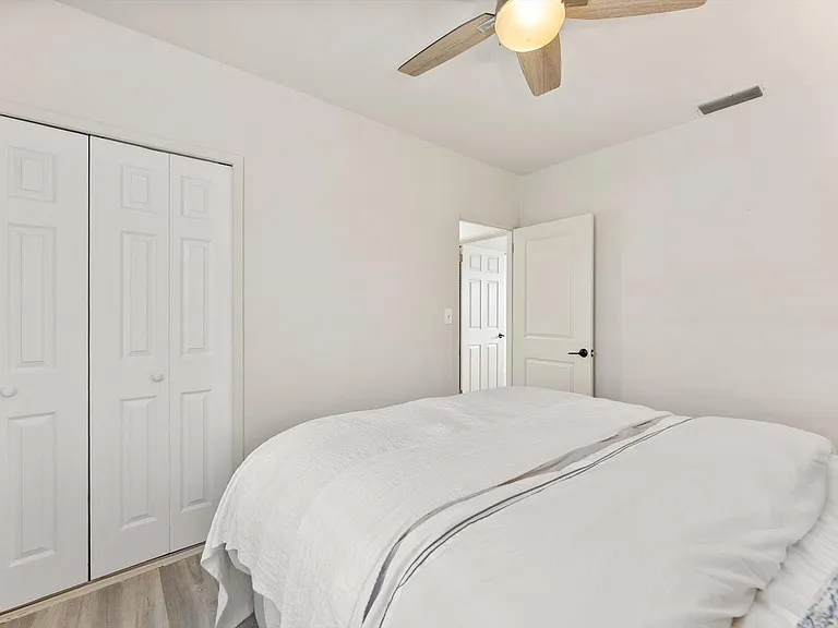 350 Forest Hill Blvd — Photo 10
