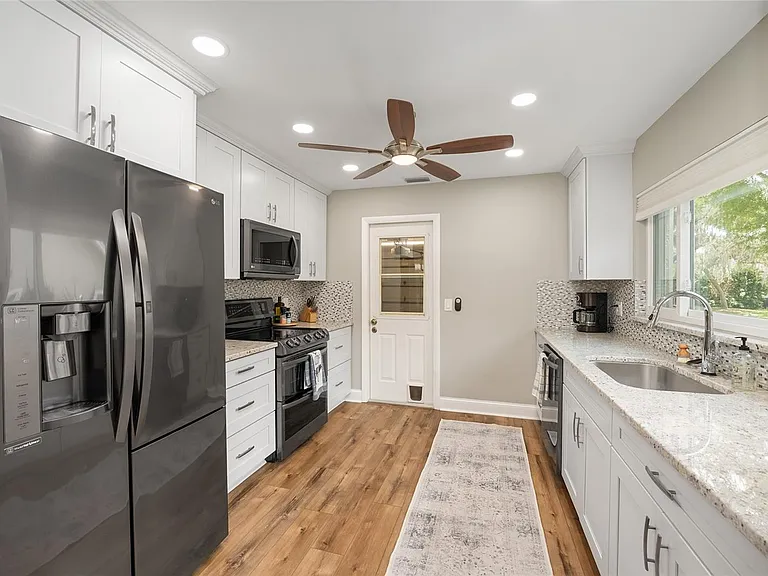 8140 NW 48th Ln — Photo 18