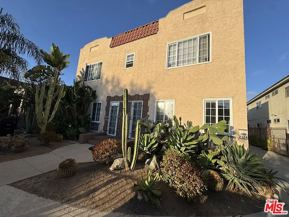 1 bed, 1.0 bath, 900 sqft, $2,300 — Photo 2
