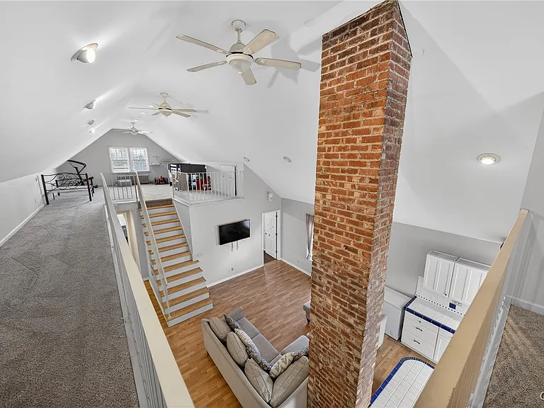 2340 Court St — Photo 24