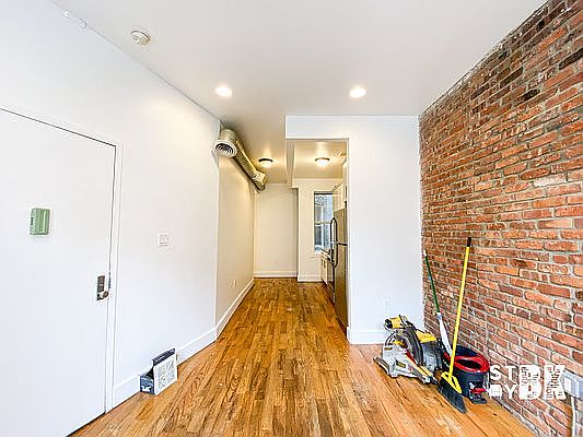 4th image of 912 Jefferson Ave #1R