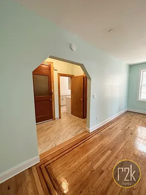 Rented by Realty 2000 Corp | media 16