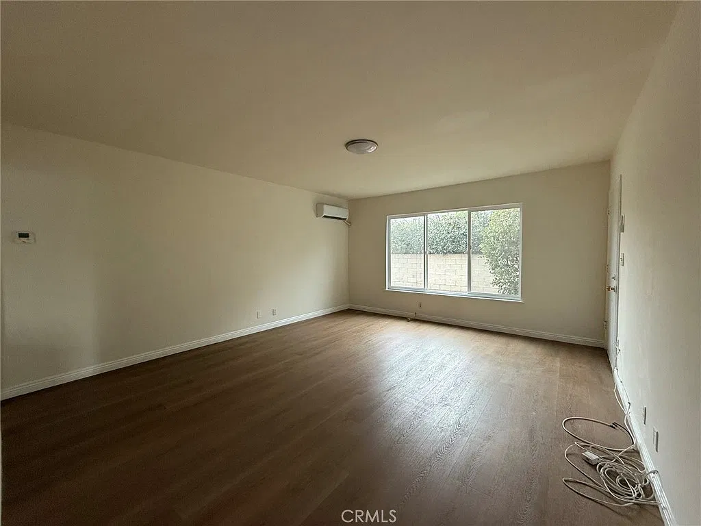 2 bed, 950 sqft, $2,600 — Photo 3