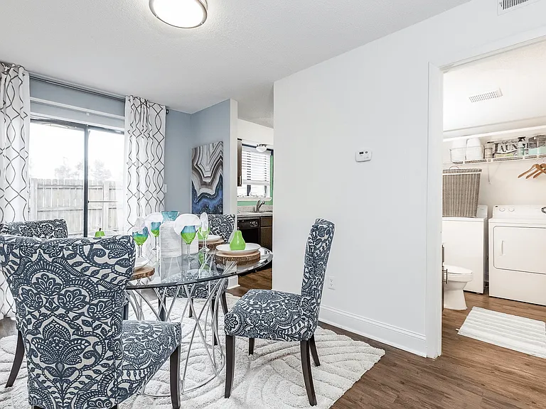 Regency Park Apartment Homes — Photo 8