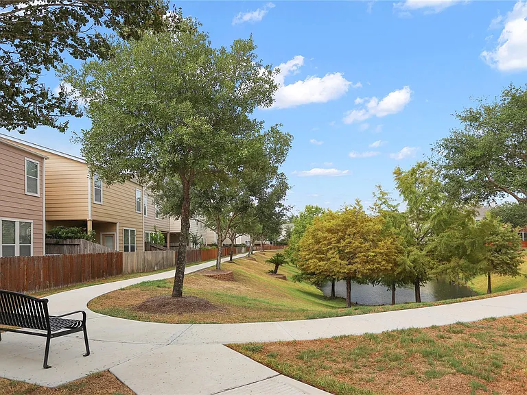 10046 Hillside Bayou Dr — Photo 22