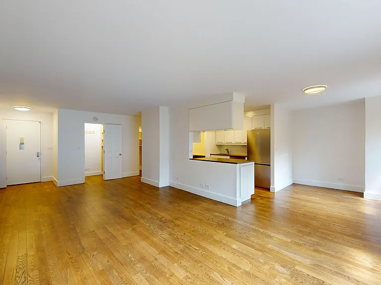 220 E 63rd St #2A — Photo 2