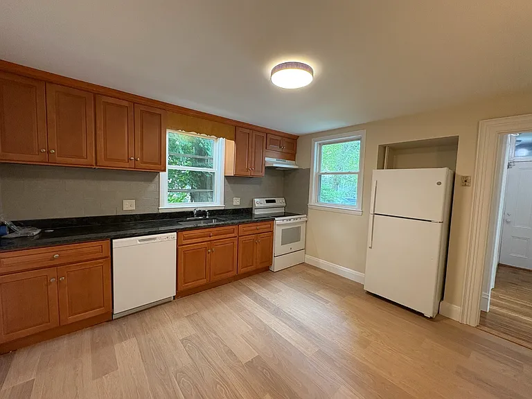 32 Cottage St #3 — Photo 1