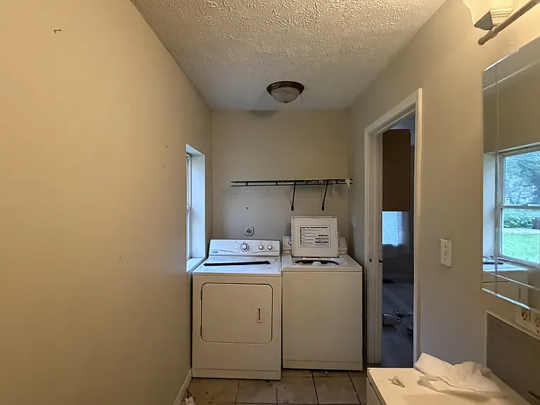 1829 W Butler St — Photo 11