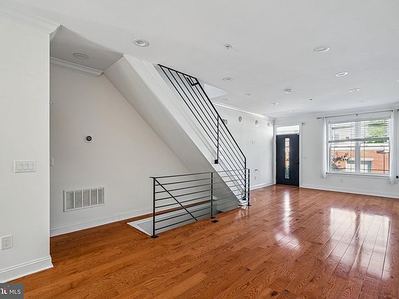 4th image of 2036 Reed St