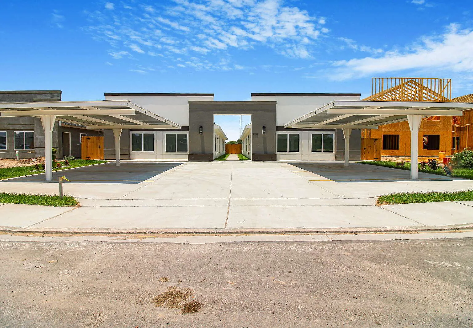 3 bed, 2.0 bath, 1094 sqft, $1,300 — Photo 1