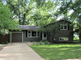 4909 SW 28th St, Topeka, KS 66614