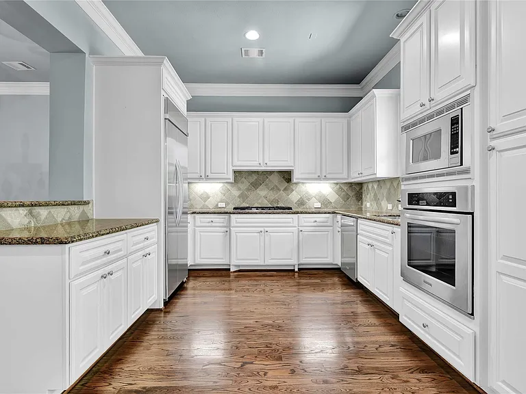 4631 Regent Manor Dr — Photo 9