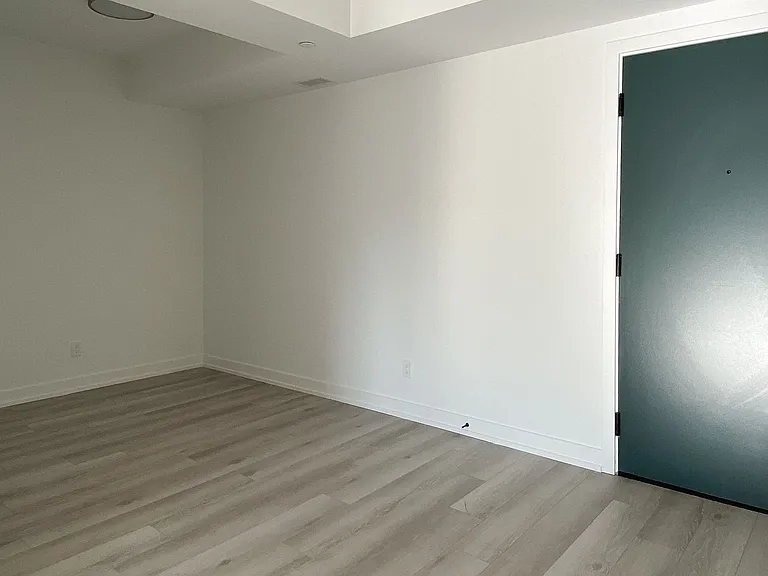 2000 Bathurst St #505 — Photo 2