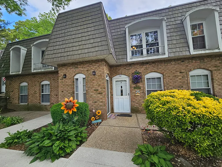 655 Middle Country Rd #2H2 — Photo 45