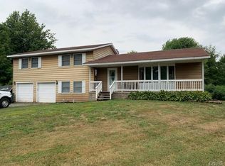 2 Arrowhead Dr, Fulton, NY 13069
