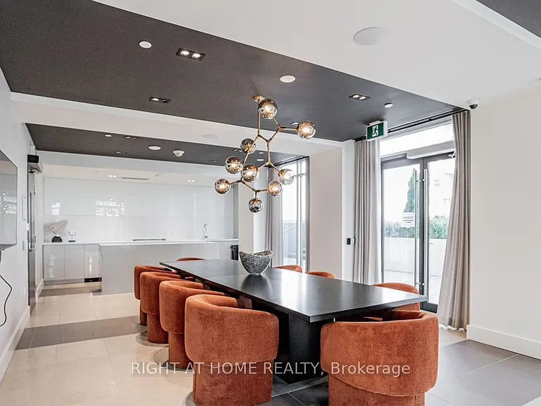8868 Yonge St #208E — Photo 38