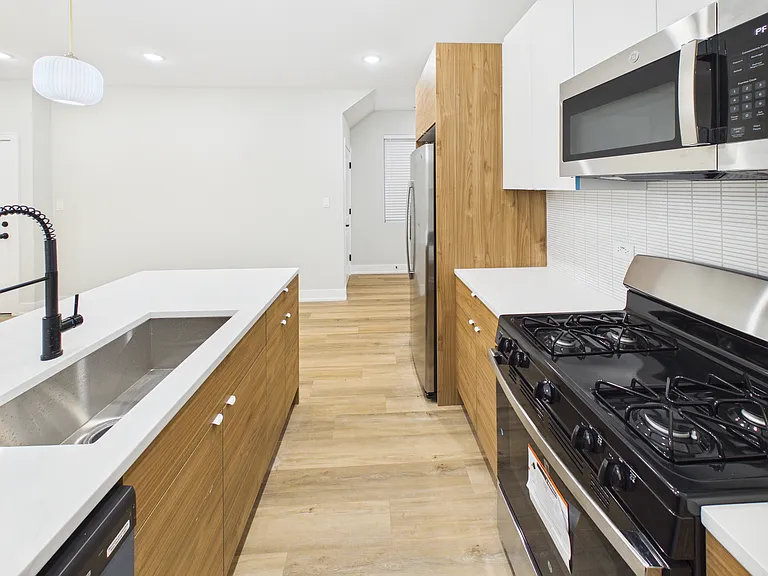6220 S King Dr #2 — Photo 9
