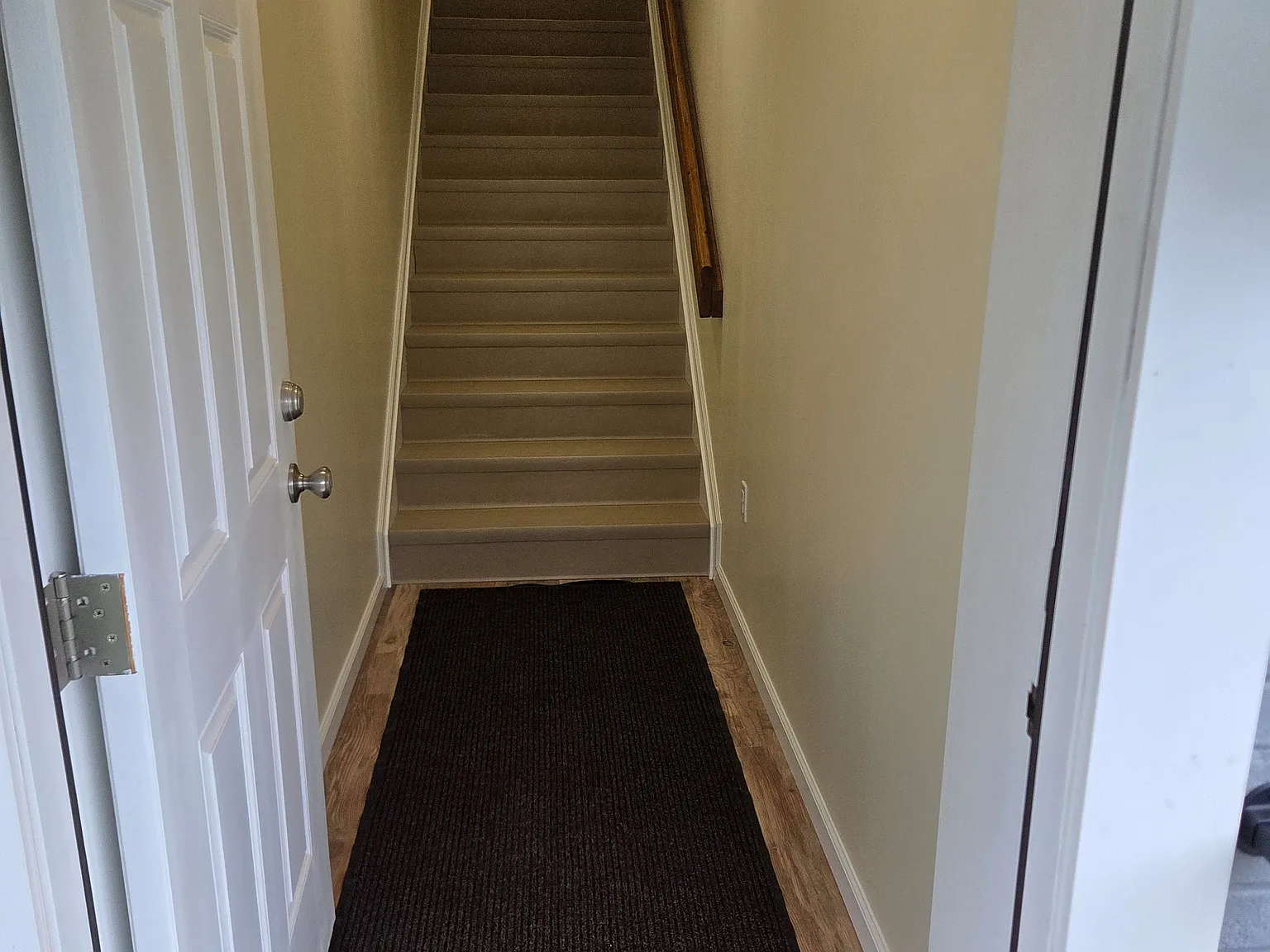 2 bed, $1,100 — Photo 3