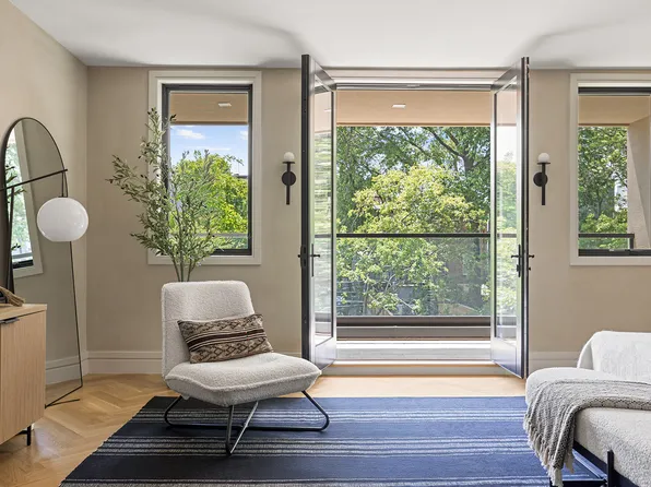 966 Bergen Street image 16 of 34