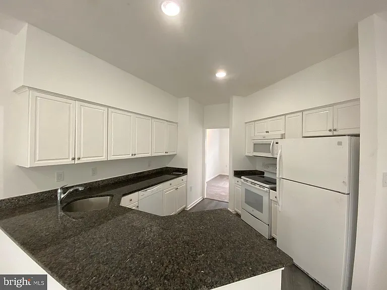 8013 Hilliard Dr — Photo 2
