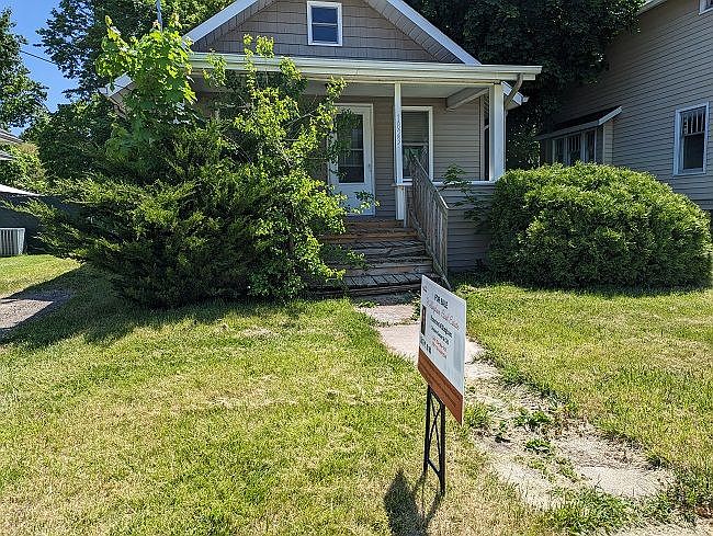 1st image of 1823 Stirling Ave