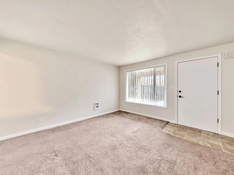 Eastside 1 — Photo 2