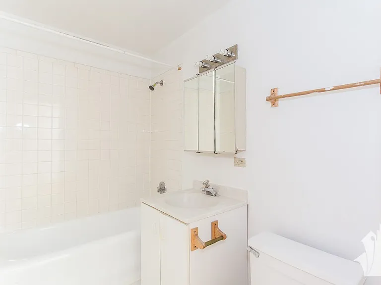 635 W Barry #311 — Photo 10