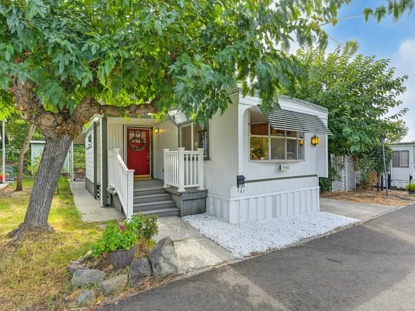 1743 Lake View Dr, Newcastle, CA 95658