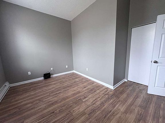 5th image of 162 Bassett St #4