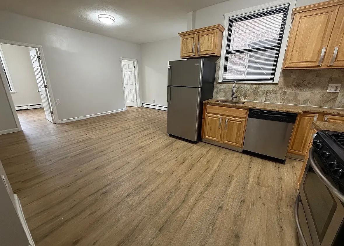 2 bed, $1,900 — Photo 2