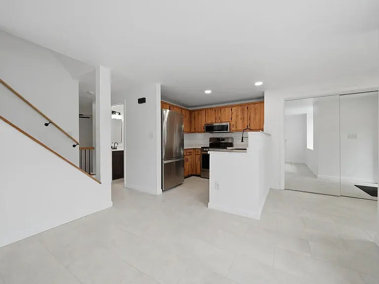 25 Silverton Dr — Photo 5
