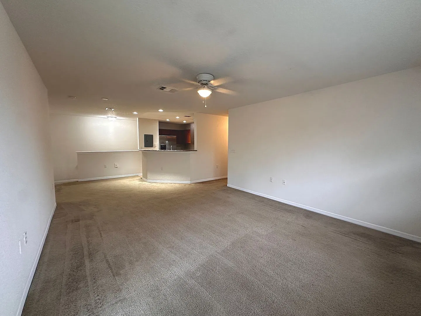 Palm Pointe Condo Availalbe NOW! — Photo 3
