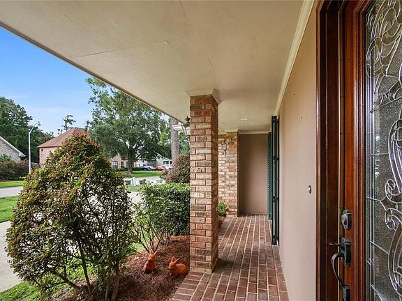 3rd image of 31 Bocage Dr