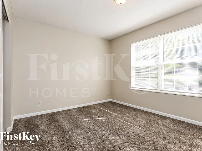 8218 Melrose Ln — Photo 13