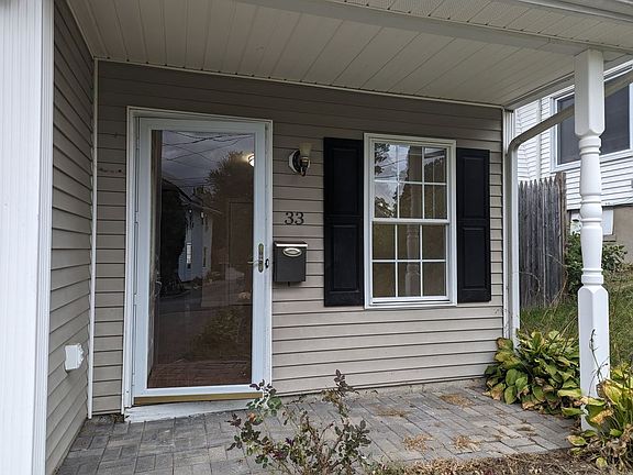 3rd image of 33 Hallock St
