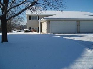 3823 Deercliff Ct, Eagan, MN 55123