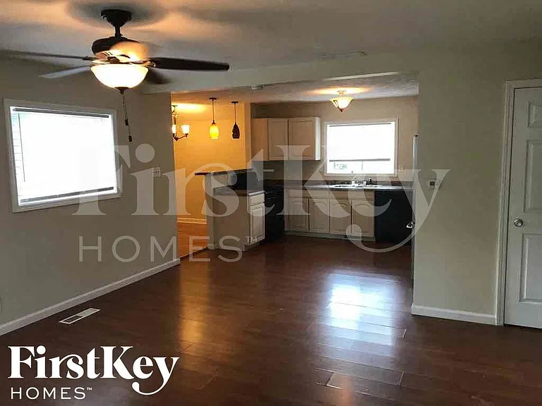 4801 Leone Dr — Photo 2