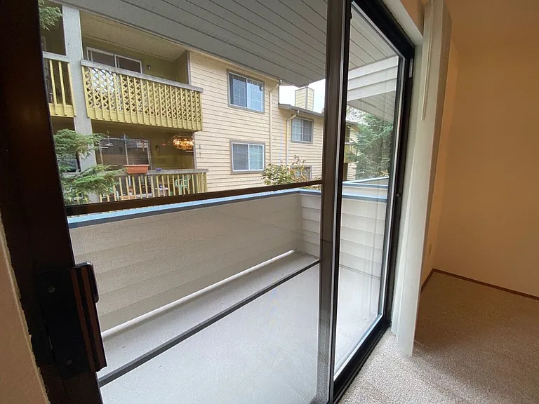 Shorecrest Apartments — Photo 24